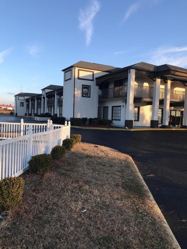 Americas Best Value Inn Holly Springs Exterior foto